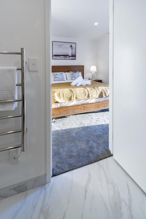 Modern 3 Bed Overlooking Hagley Park ไครสต์เชิร์ช ภายนอก รูปภาพ
